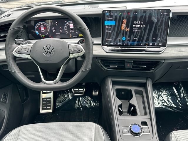 New 2026 Platinum Gray Metallic Volkswagen 2.0T SE R-Line Black image 23
