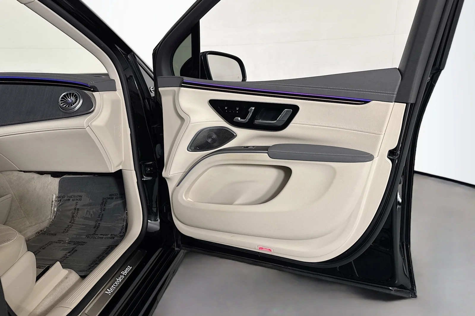 Used 2023 Obsidian Black Metallic Mercedes-Benz 450 image 23