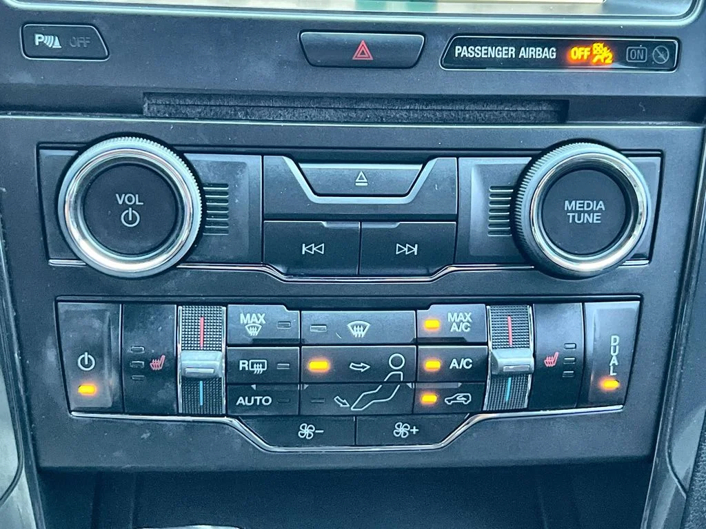 Used 2018 White Ford XLT image 19