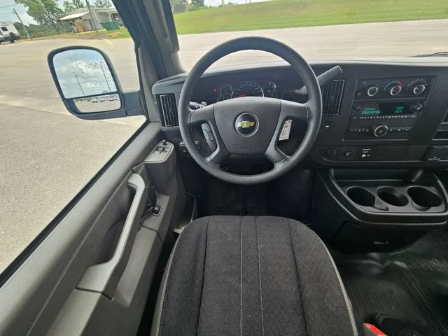 Used 2025 Summit White Chevrolet WT image 13