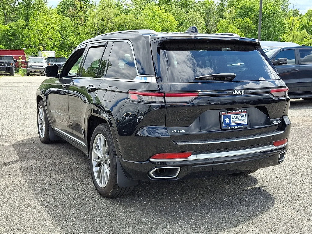 Used 2023 Diamond Black Crystal Pearlcoat Jeep Summit Reserve image 9