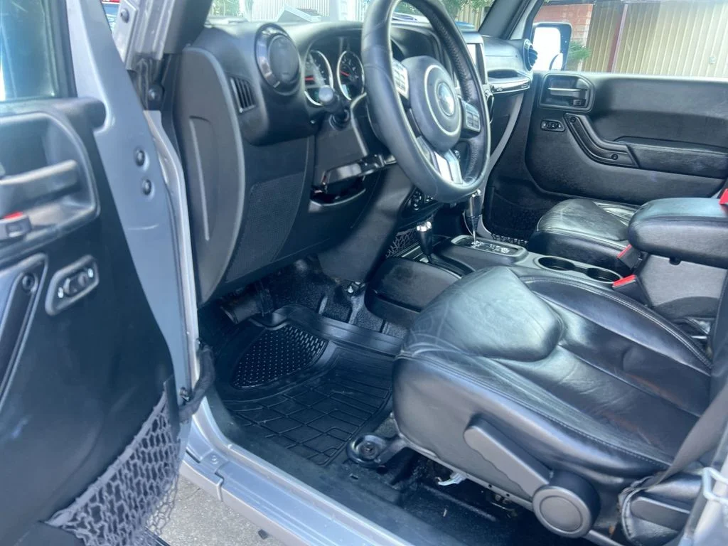 Used 2017 Silver Jeep Unlimited Sahara image 12