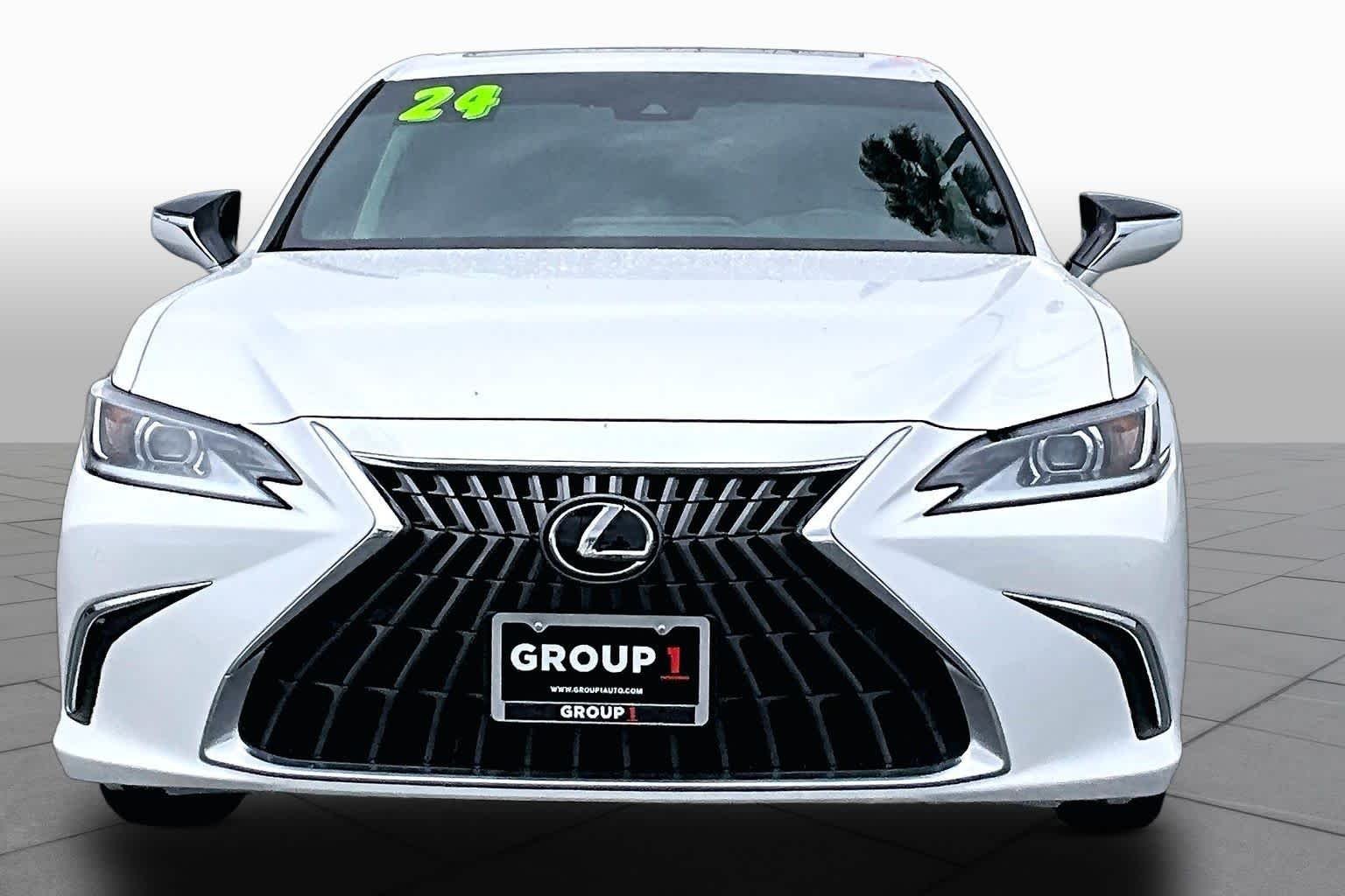 Used 2024 Eminent White Pearl Lexus  image 4