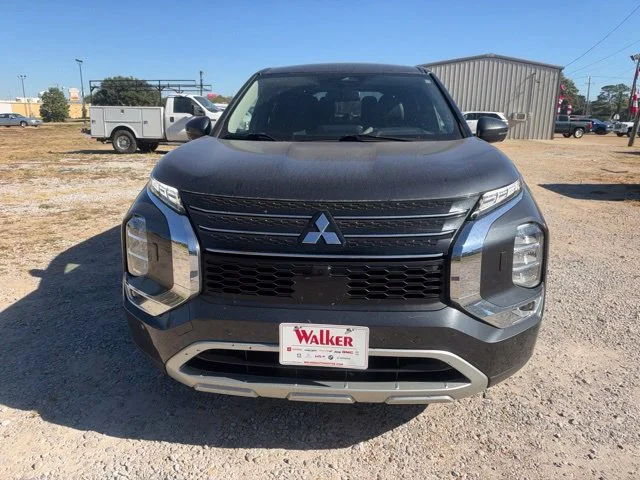 Used 2024 Black Mitsubishi SE image 3