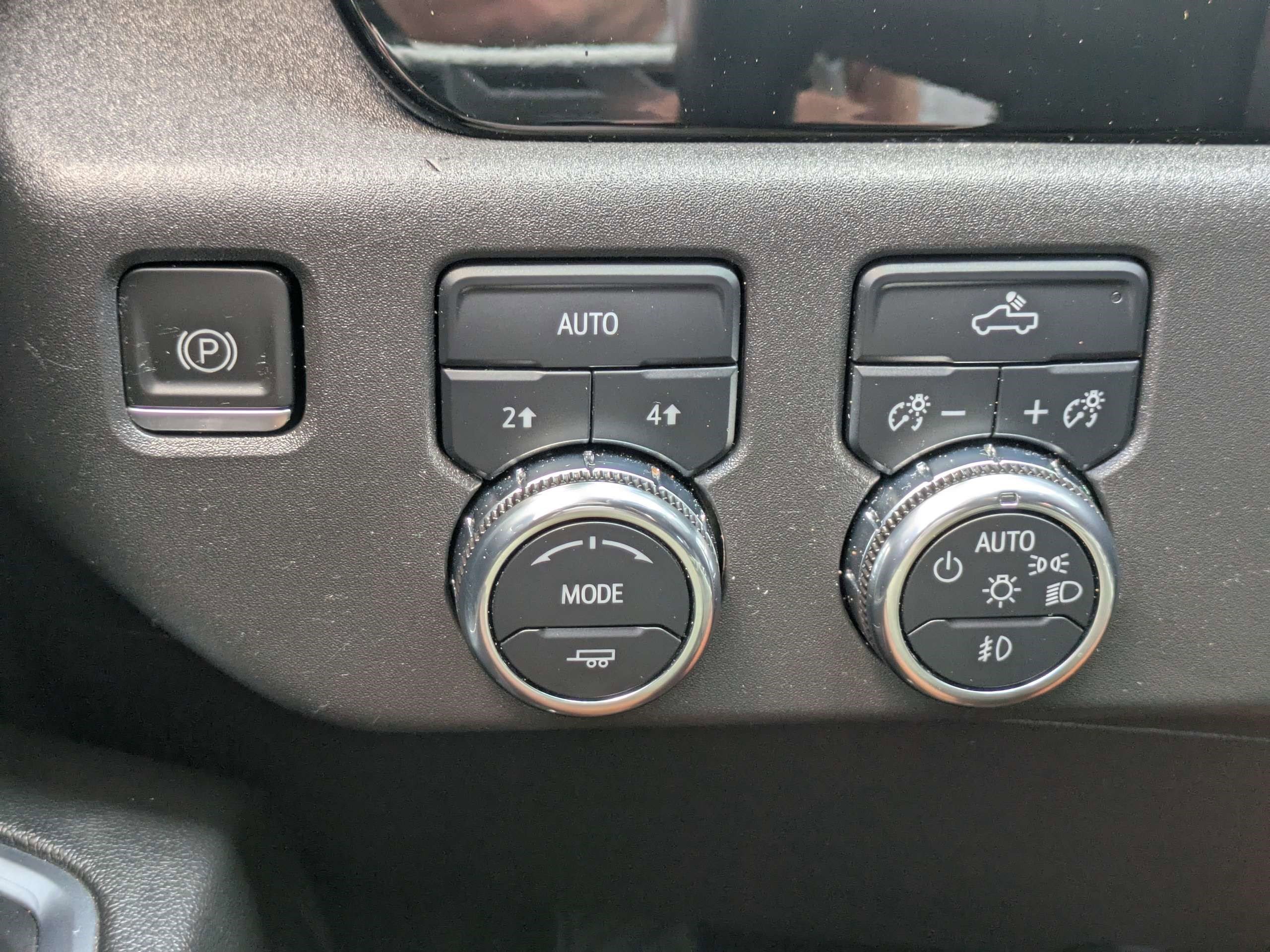 Used 2023 Summit White GMC Elevation image 24