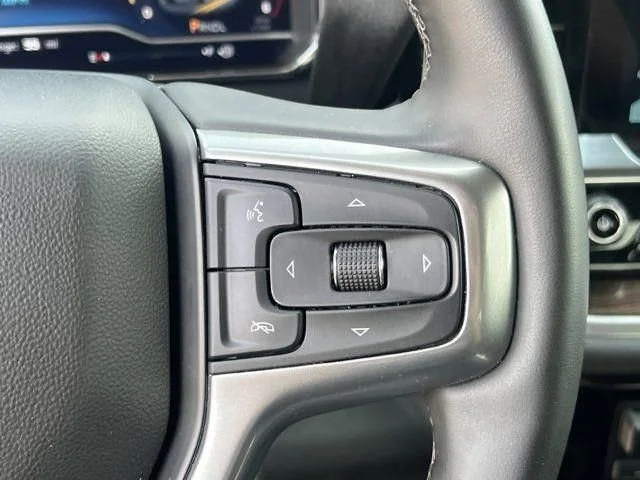 Used 2025 Summit White Chevrolet LT image 28