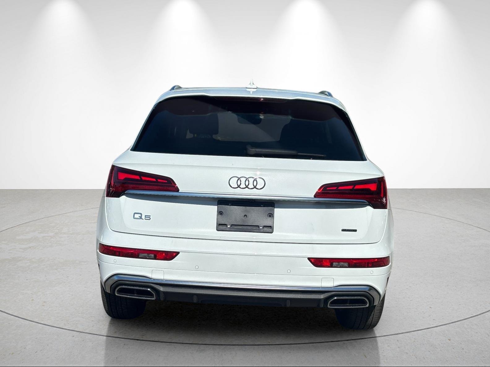 Used 2023 Glacier White Metallic Audi S line Premium image 4