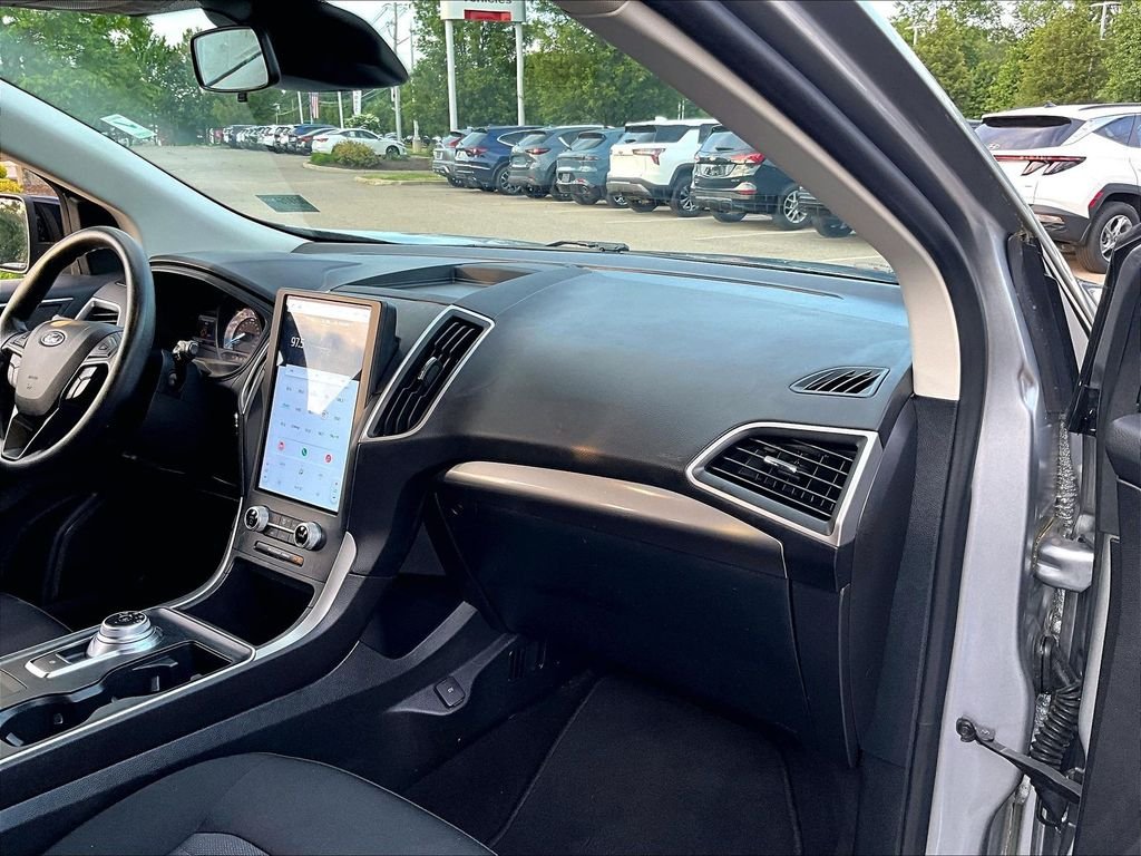 Used 2022 Silver Ford SE image 13