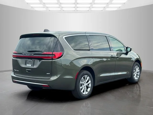 New 2027 Olive Green Pearl-Coat Exterior Paint Chrysler Select image 7