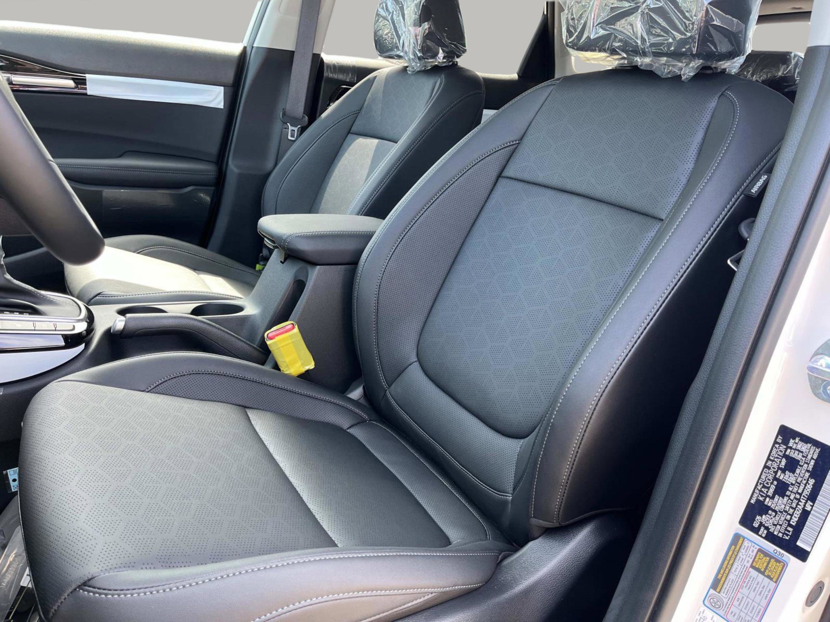 New 2026 Snow White Pearl Kia EX image 22