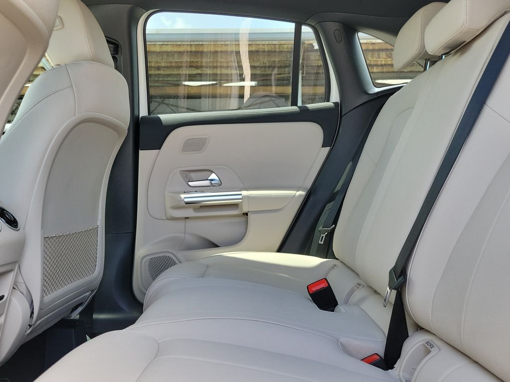 New 2026 Polar White Mercedes-Benz GLA 250 image 11