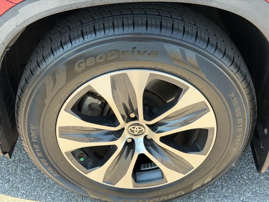 Used 2022 Red Toyota XLE image 11