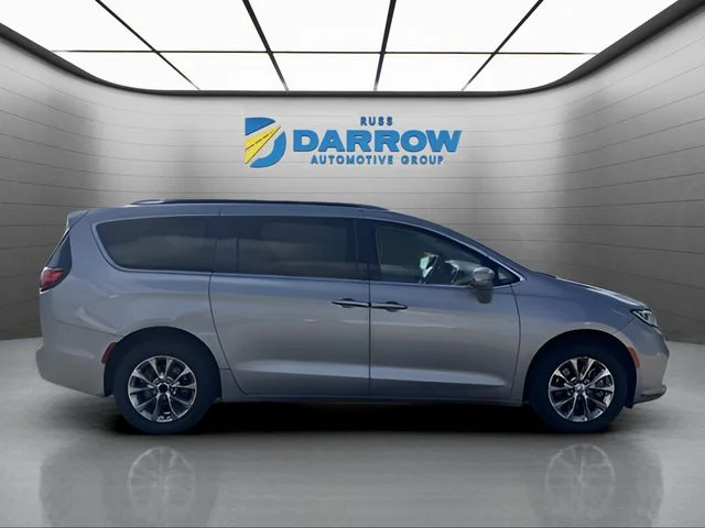 Used 2021 Silver Chrysler Touring L image 6
