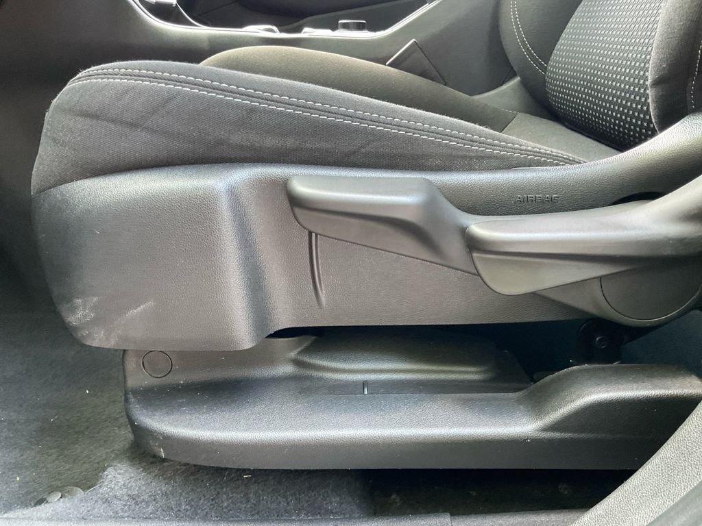 Used 2022 Black GMC SLE image 34