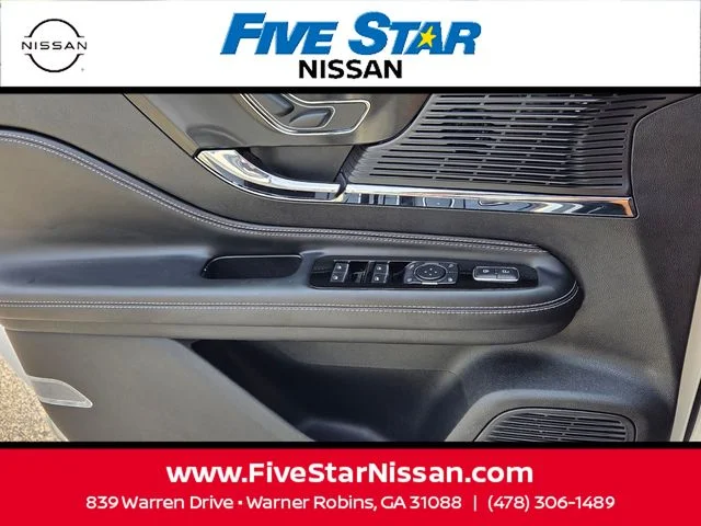 Used 2022 White Lincoln Standard image 29