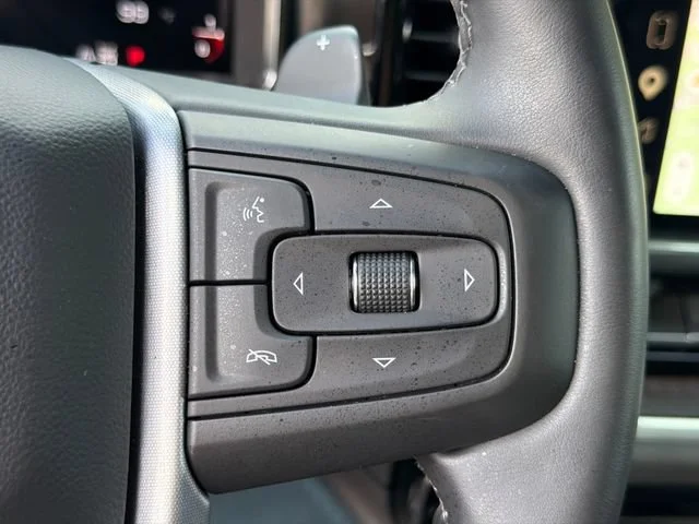 Used 2025 Summit White GMC SLT image 25