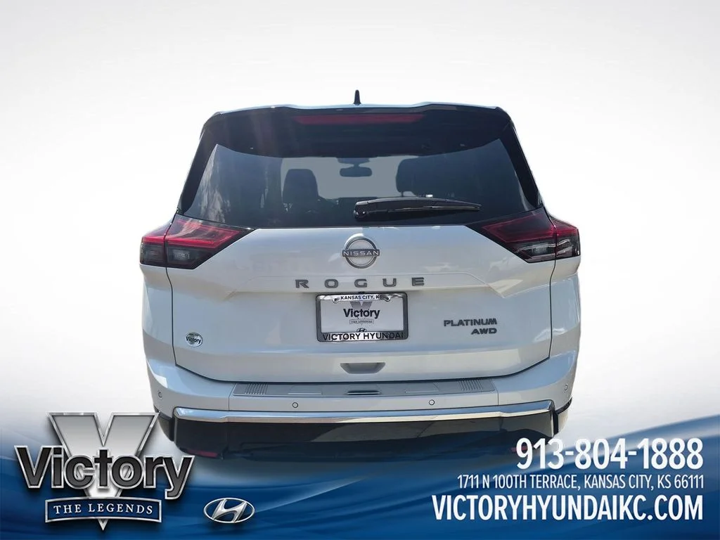 Used 2024 White Nissan Platinum image 4