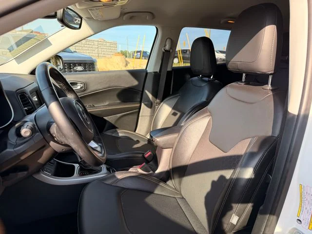 Used 2019 White Jeep Latitude image 11