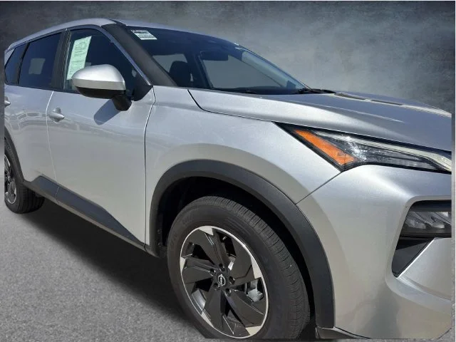Used 2025 Silver Nissan SV image 3