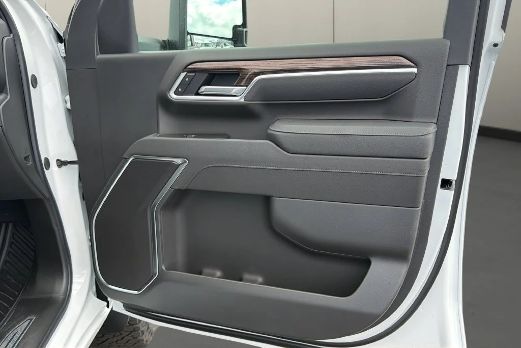 New 2026 Summit White Chevrolet LT image 17