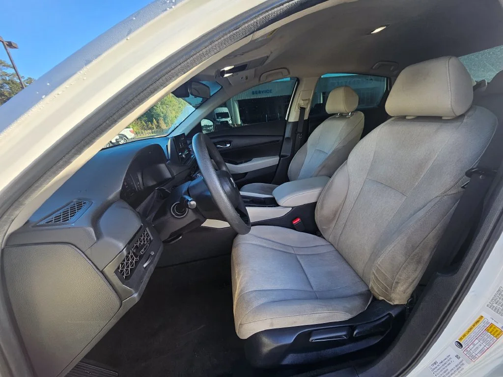 Used 2024 Platinum White Pearl Honda LX image 4