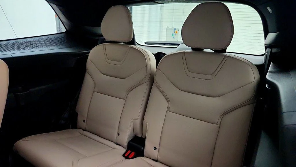 Used 2025 Mulberry Metallic Volvo Twin Motor Performance Ultra 6-Seater w/ Bowers & Wilkins Audio image 19