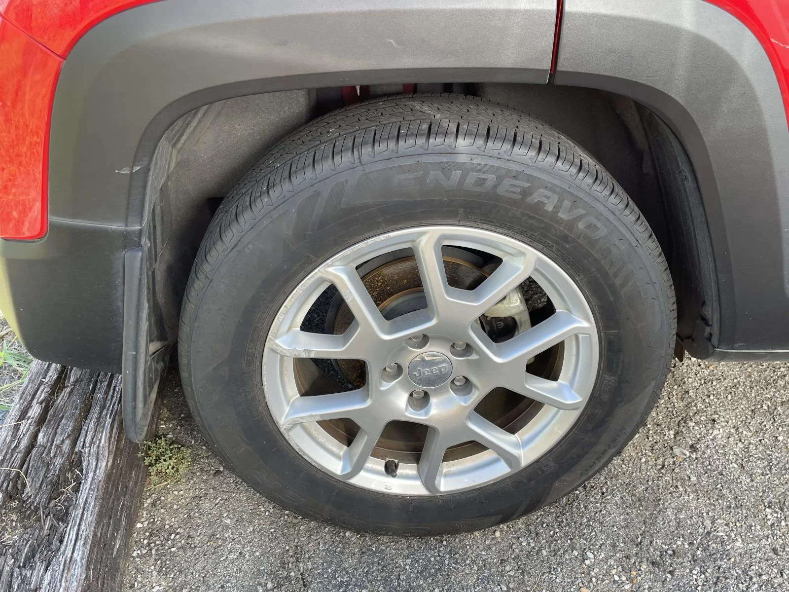 Used 2019 Red Jeep Latitude FWD image 4