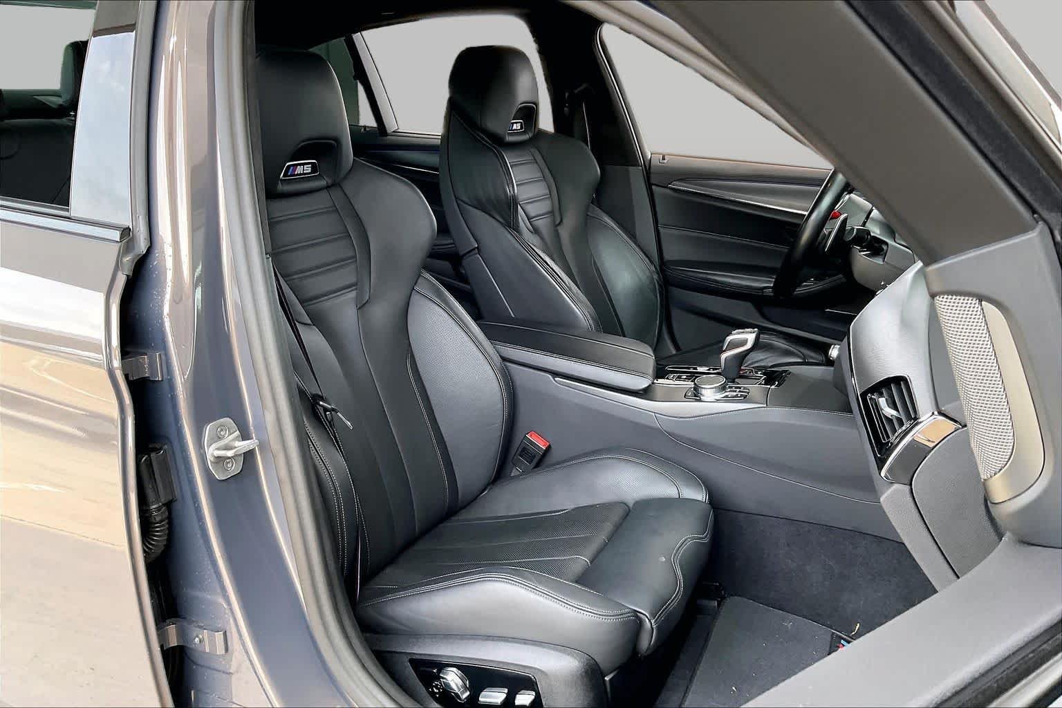 Used 2023 Alvite Grey Metallic BMW  image 9