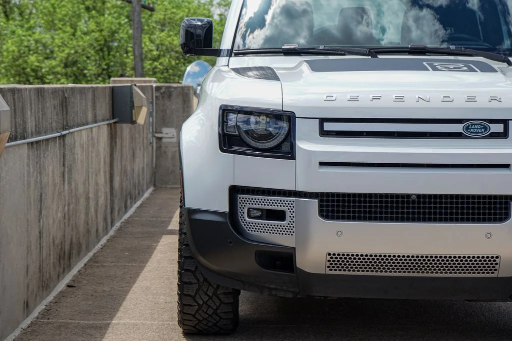 Used 2023 Fuji White Land Rover SE image 5