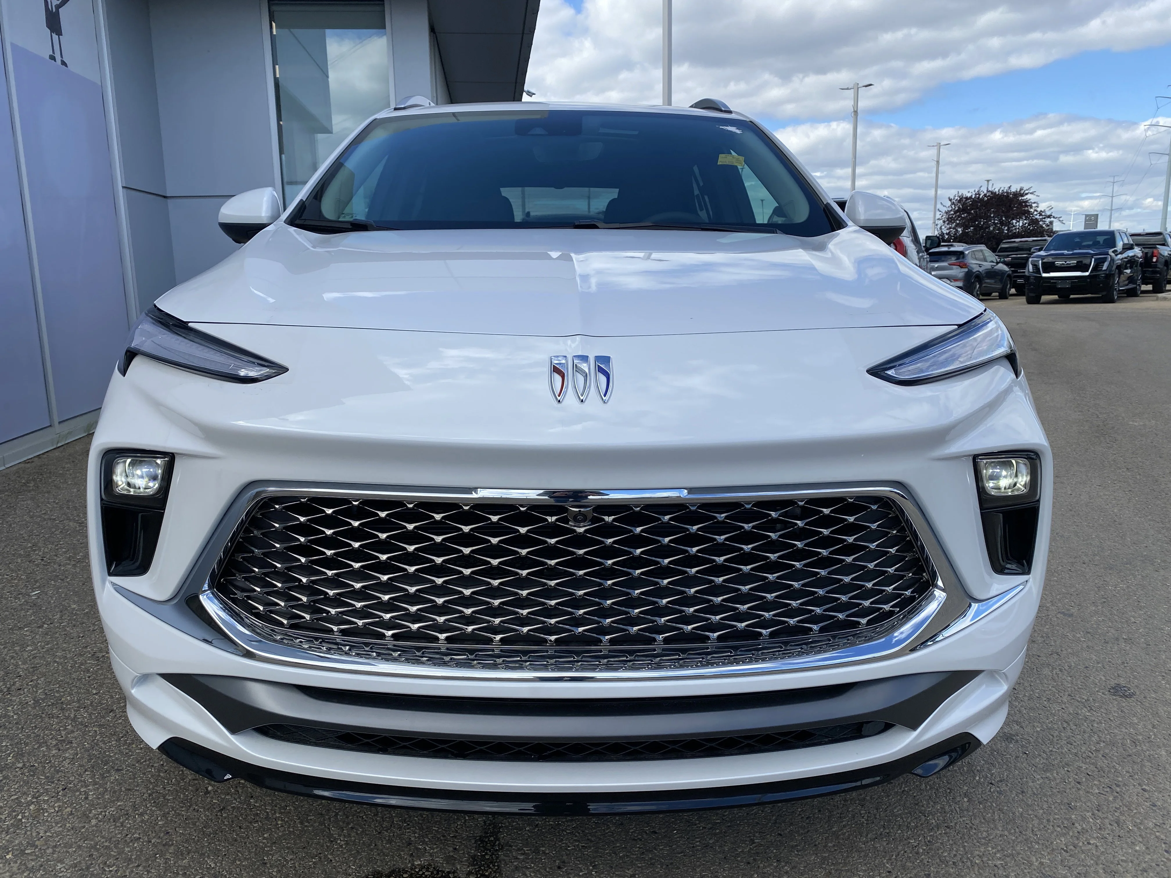 New 2026 WHITE FROST TRICOAT Buick Avenir image 9