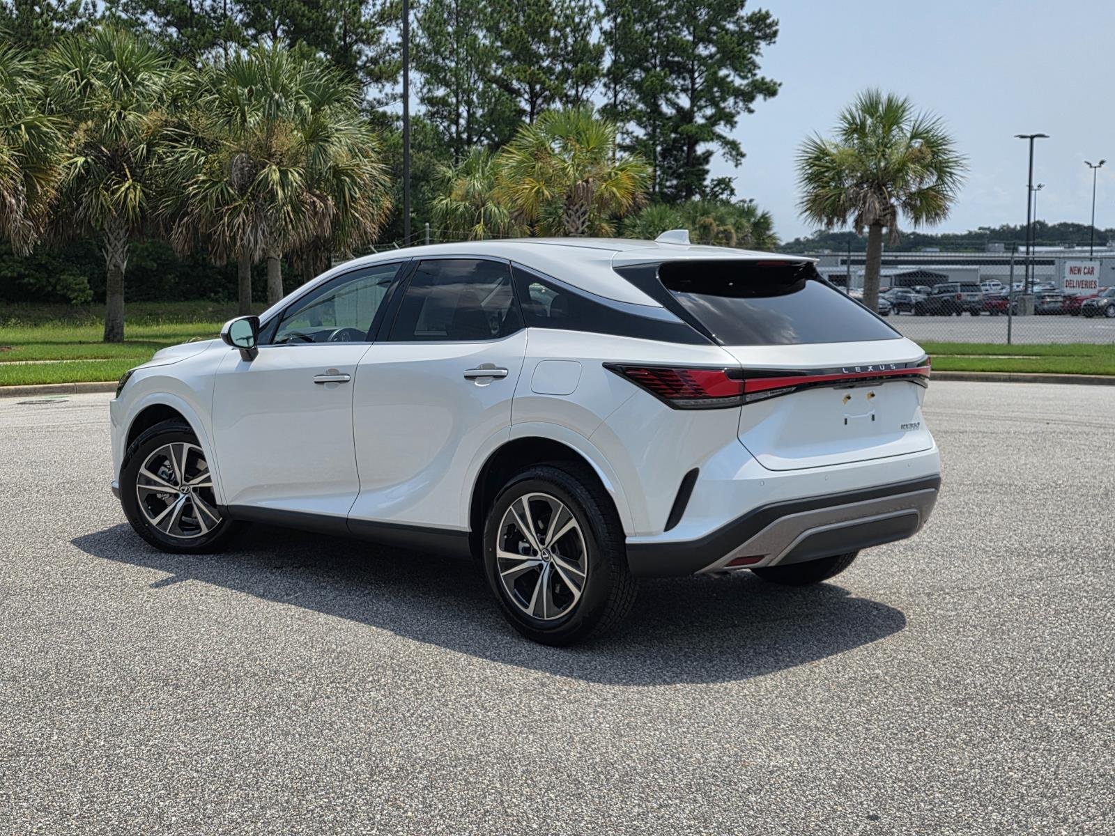 Used 2023 White Pearl Lexus 350 image 4