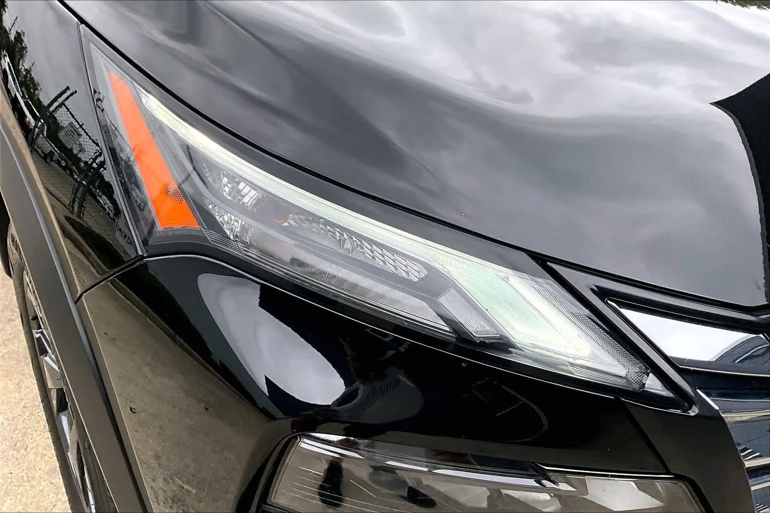 Used 2025 Super Black Nissan SV image 26