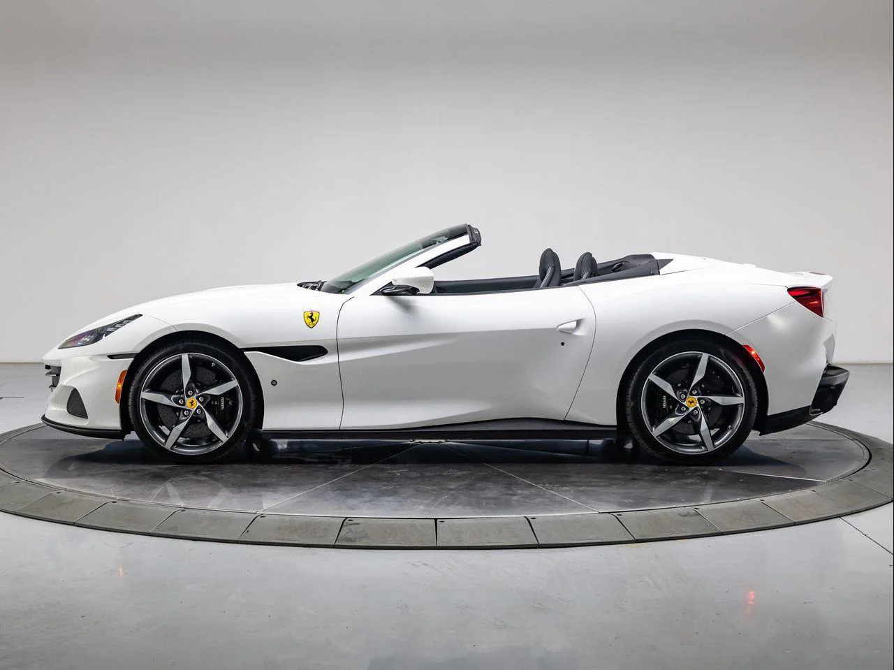 Used 2023 Bianco Cervino Ferrari M image 2