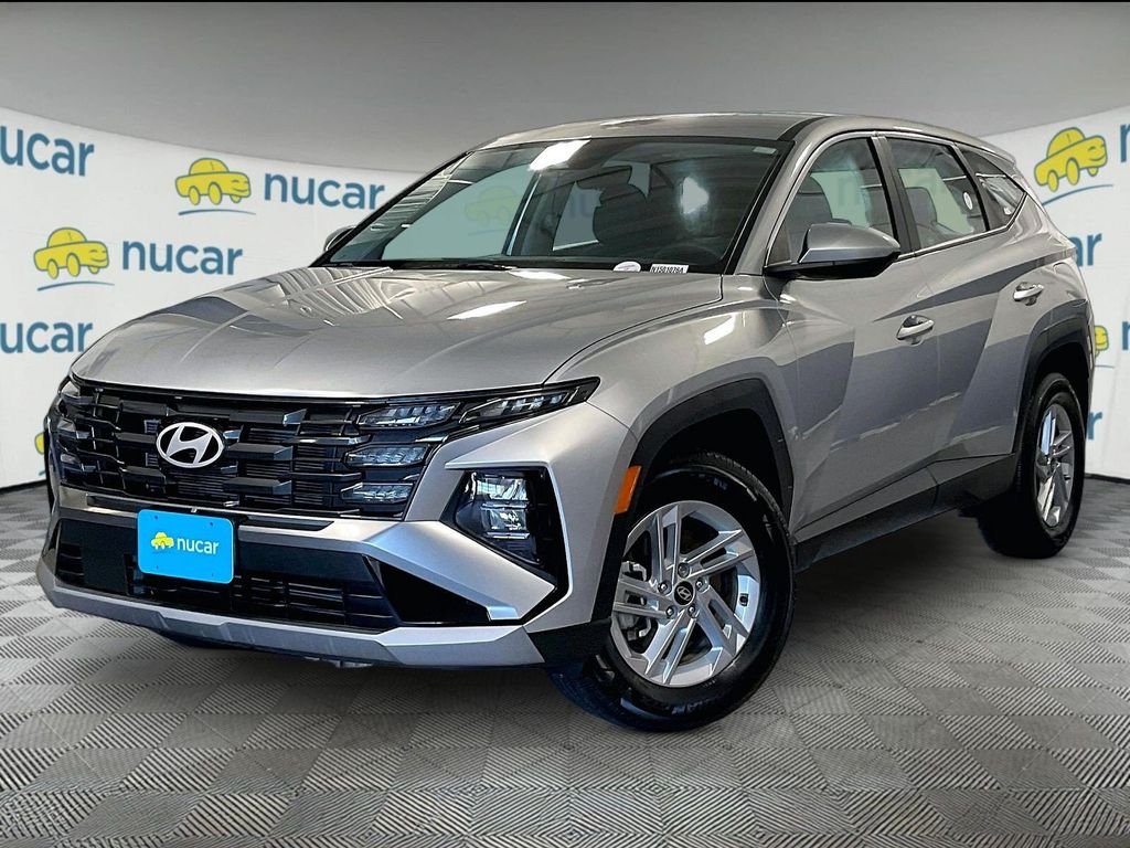 Used 2025 Silver Hyundai SE image 3