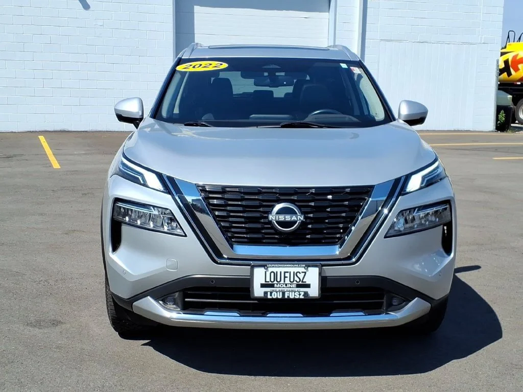 Used 2022 Silver Nissan Platinum image 15