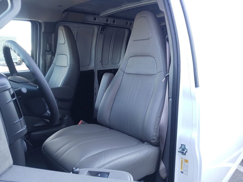 2025 Chevrolet Express Cargo Work Van - Photo 26