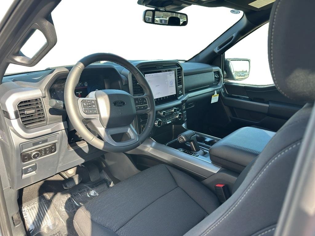 New 2026 Oxford White Ford XLT image 2