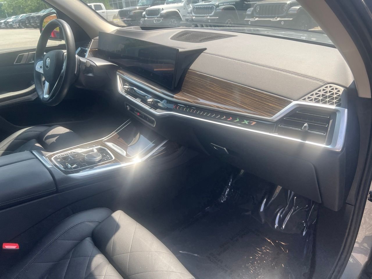 Used 2023 Gray BMW xDrive40i image 22