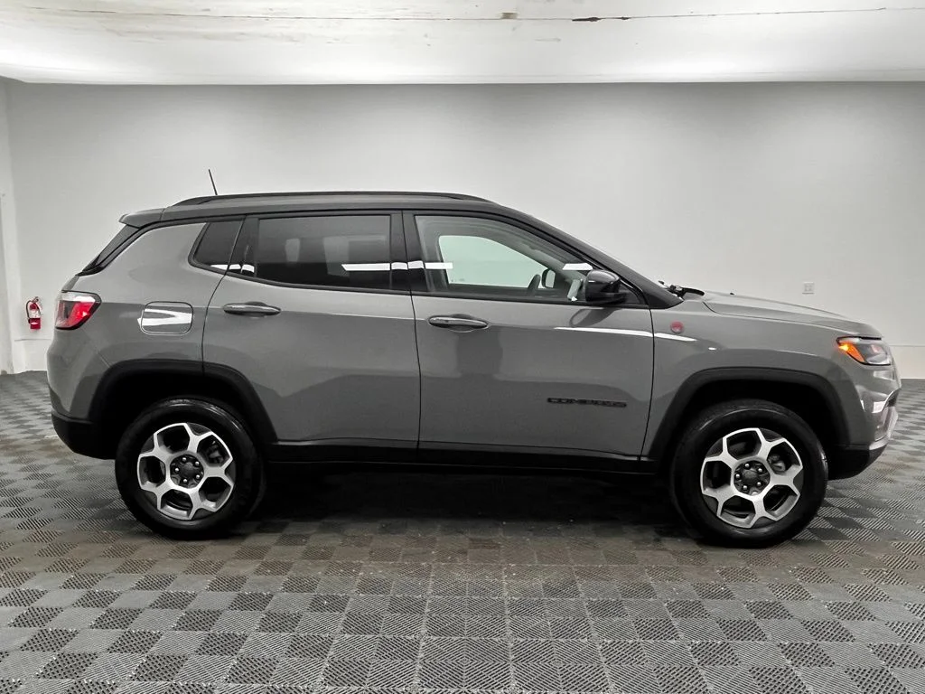 Used 2022 Gray Jeep Trailhawk image 7