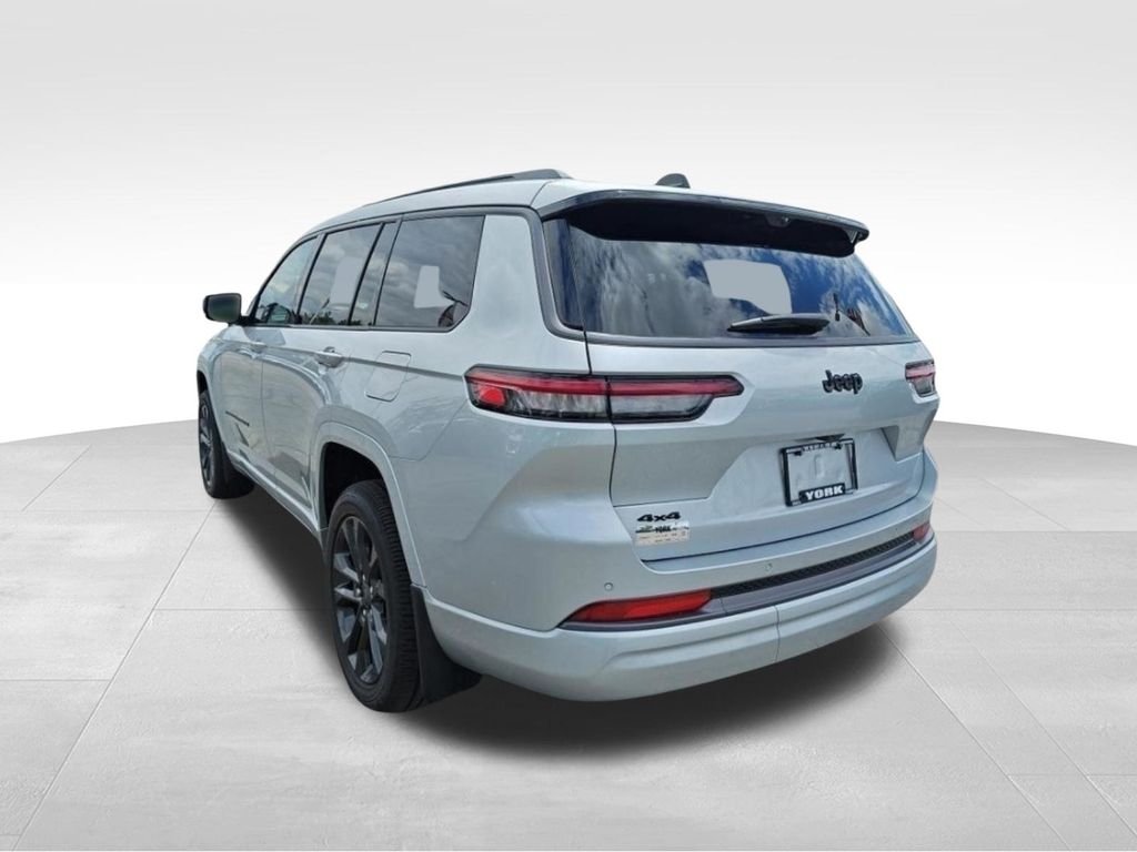 New 2026 Silver Zynith Exterior Paint Jeep Limited Reserve image 3