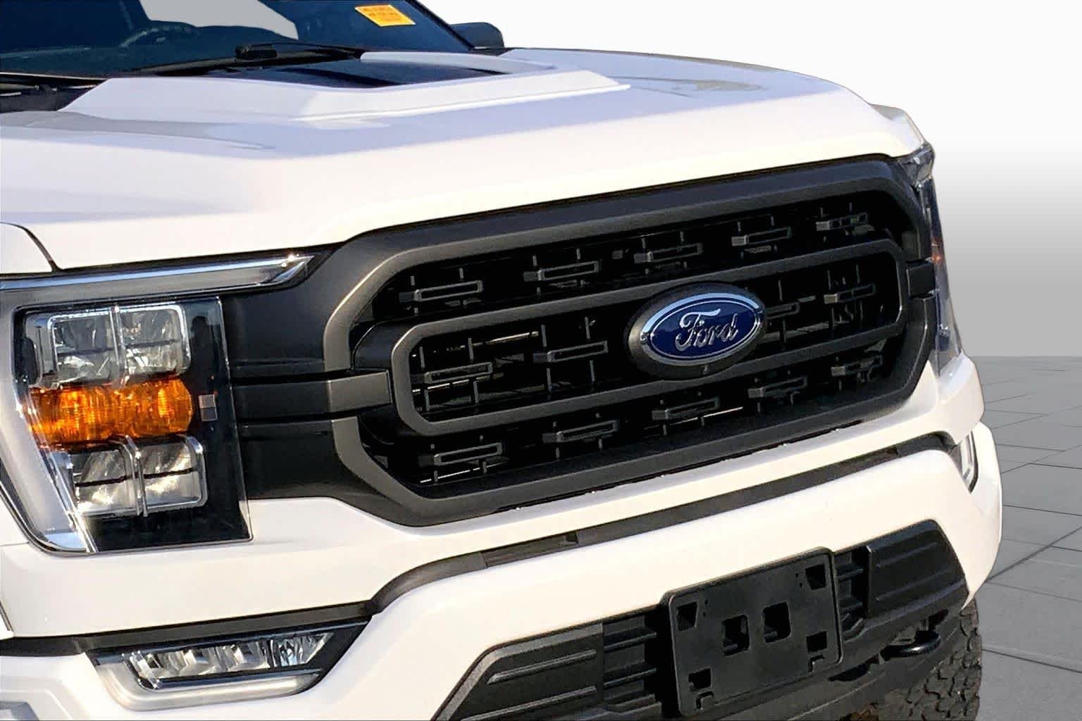 Used 2023 Oxford White Ford XLT image 26