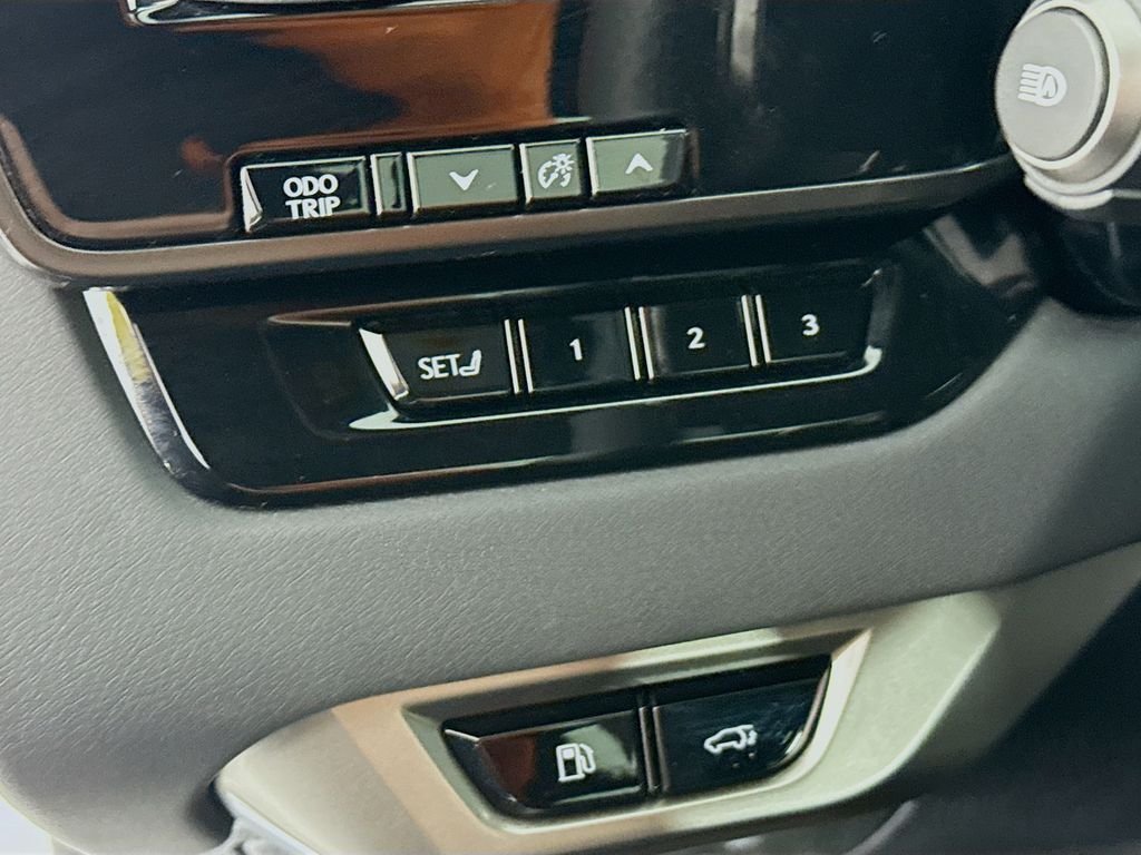 Used 2023 White Lexus 500h F SPORT Performance image 11