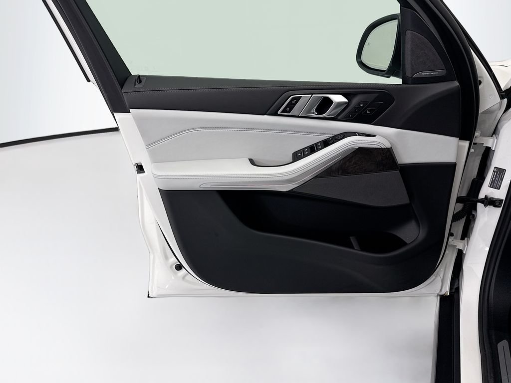 Certified Used 2026 Alpine White BMW xDrive40i image 23