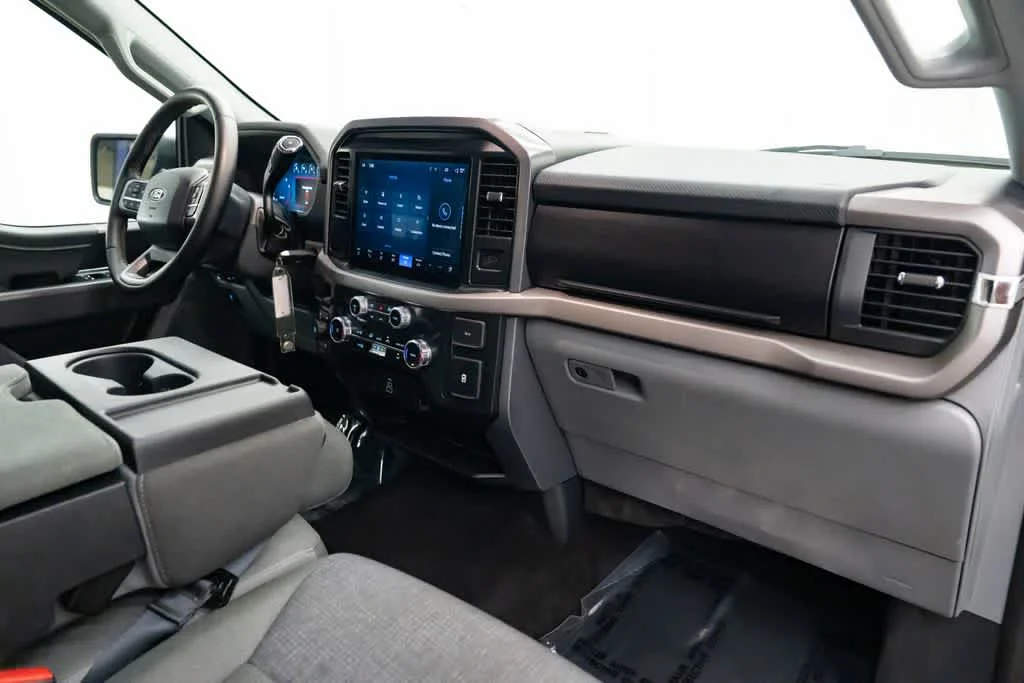 Used 2025 Agate Black Metallic Ford XLT image 27