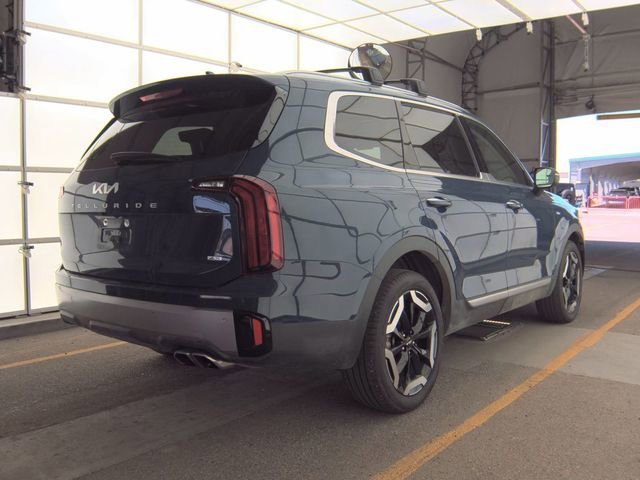 Used 2025 Kia Telluride S with VIN 5XYP6DGC7SG583488 for sale in Fairmont, Minnesota