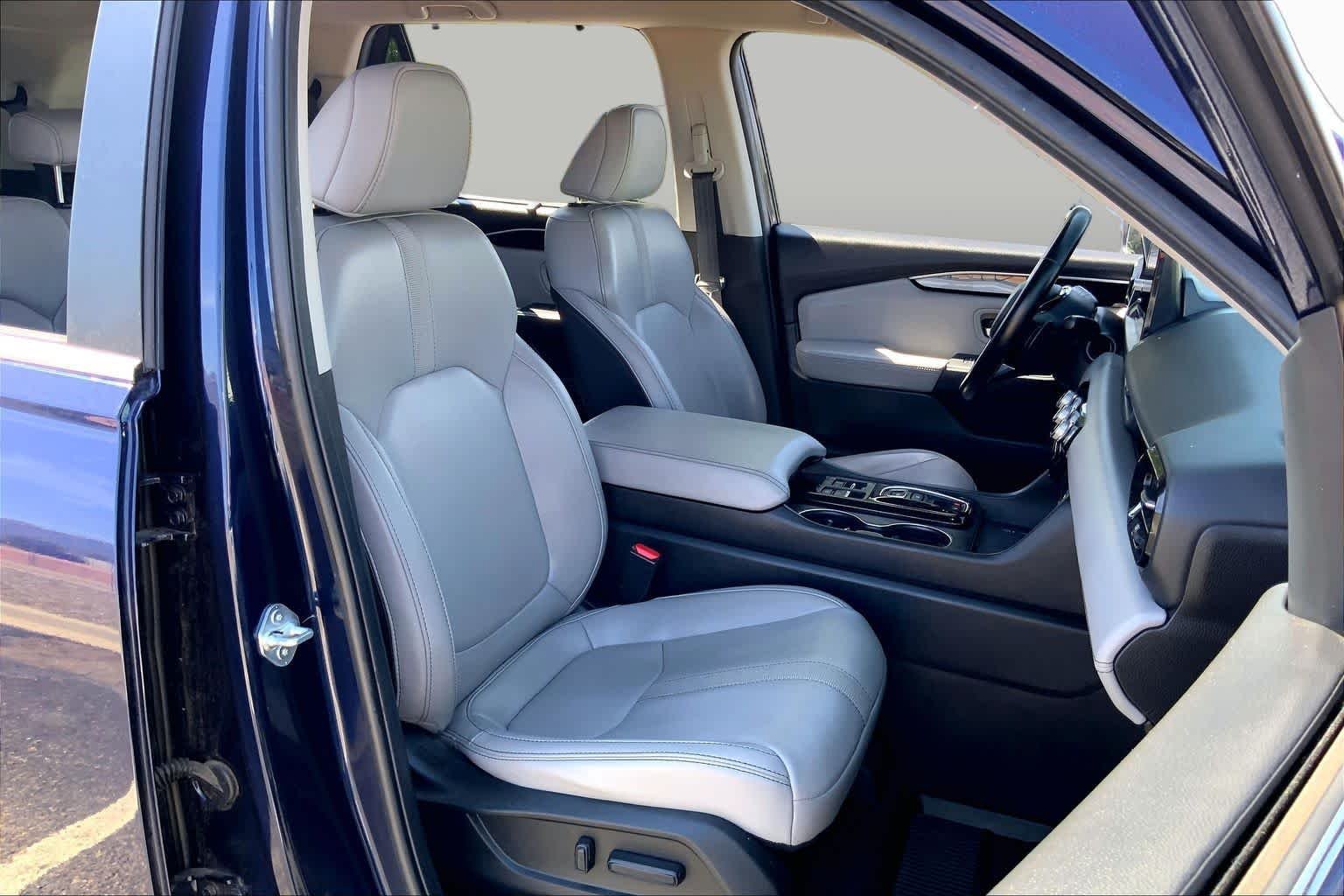 Used 2025 Obsidian Blue Pearl Honda EX-L image 8