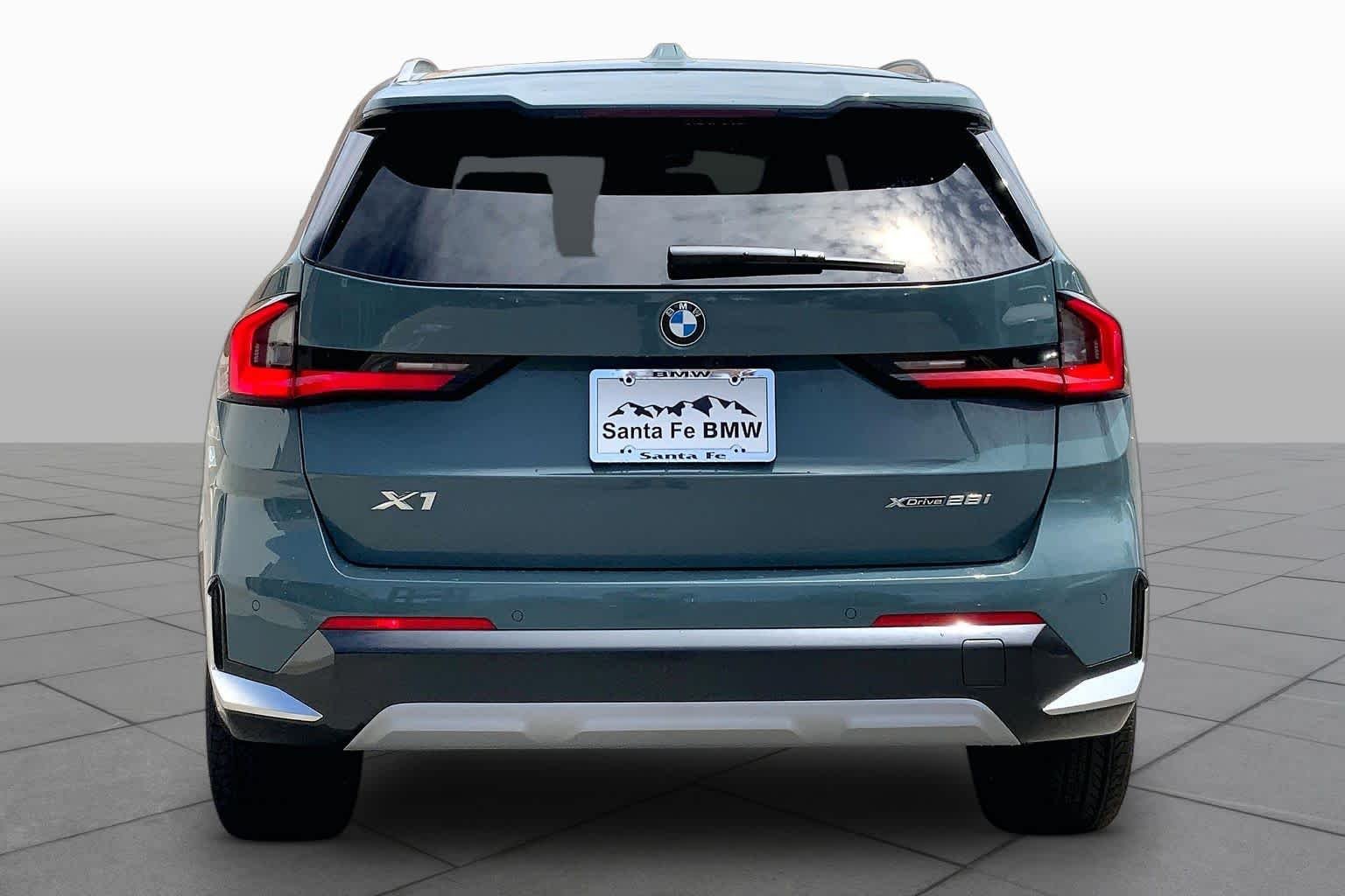 New 2026 Cape York Green Metallic BMW xDrive28i image 4