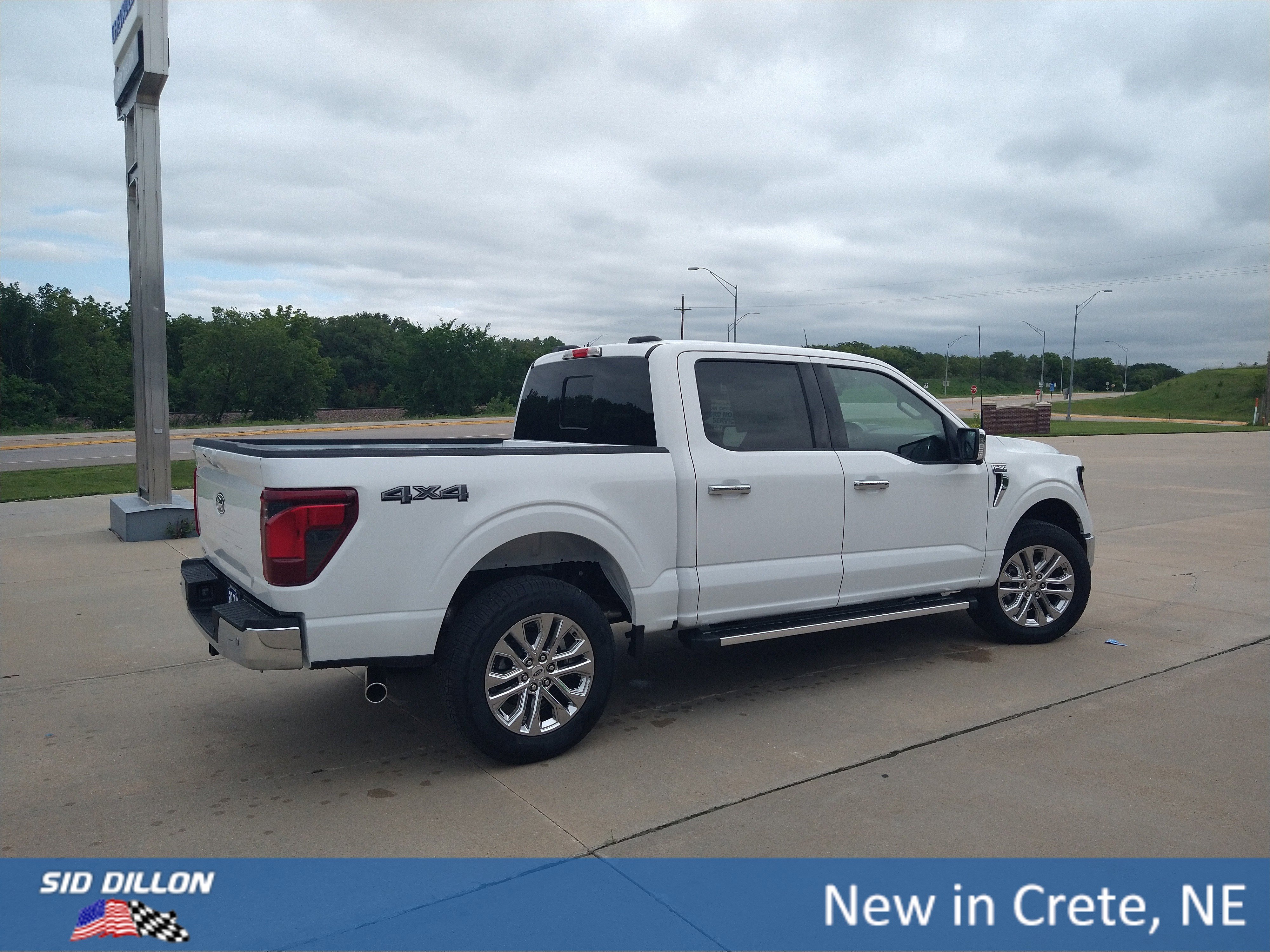 New 2026 Oxford White Ford XLT image 13