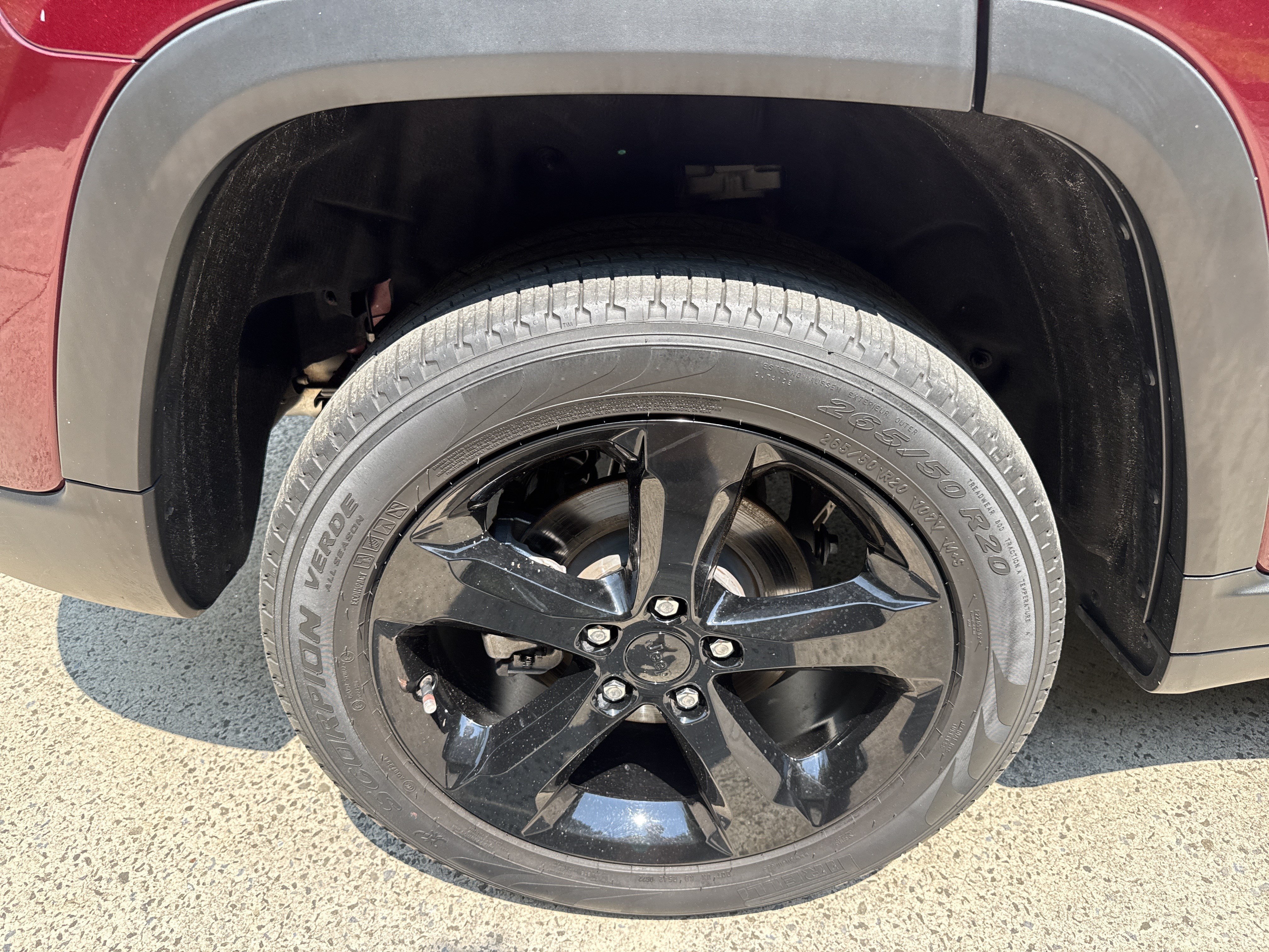 Used 2023 Velvet Red Pearlcoat Jeep Limited image 17