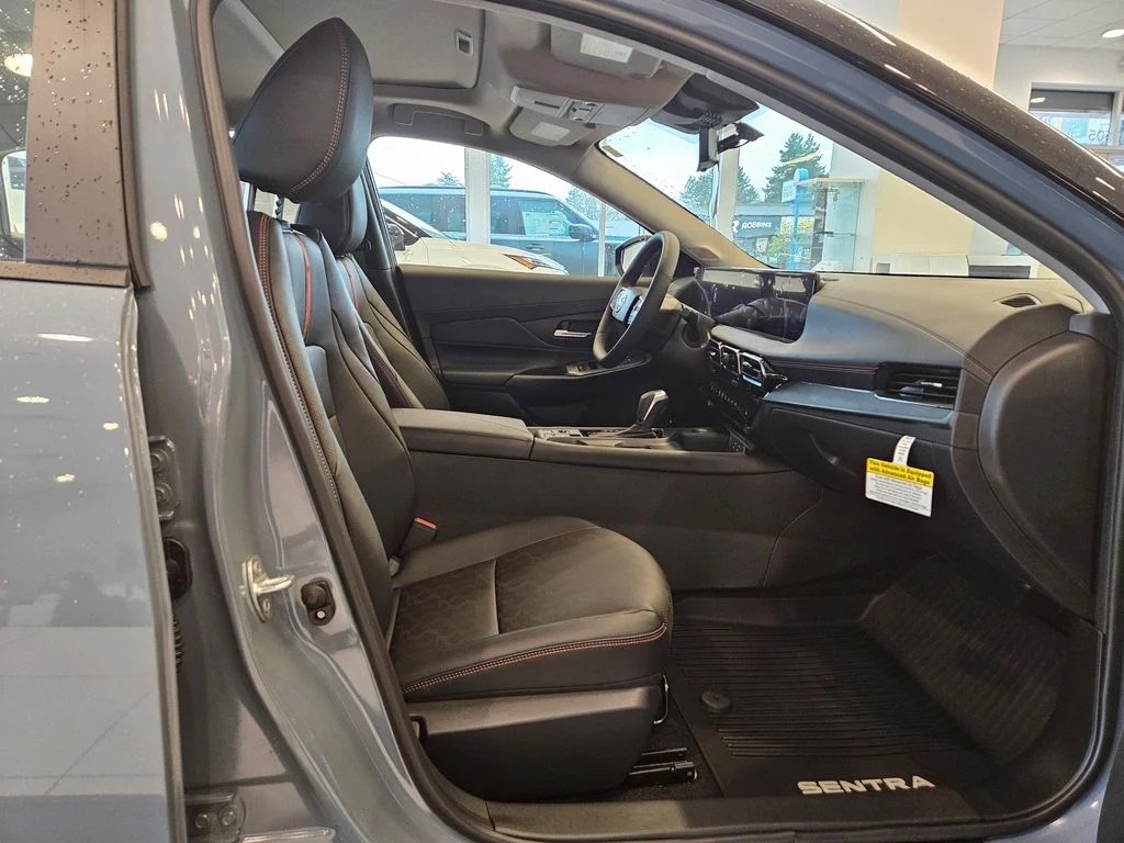 New 2026 Atlantic Gray Metallic / Super Black Two-tone Nissan SR image 25